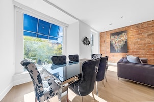 Presidential Apartment | In-room dining