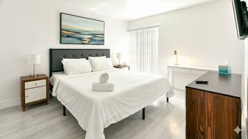 1 habitación, escritorio, tabla de planchar con plancha y wifi