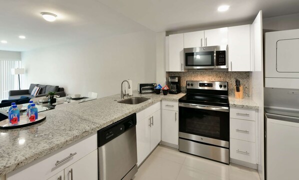 Full-size fridge, microwave, oven, stovetop