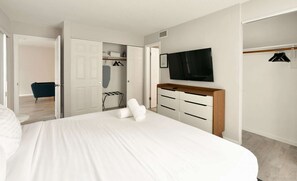 2 bedrooms, desk, iron/ironing board, WiFi