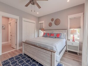 4 habitaciones, tabla de planchar con plancha, cuna de viaje y wifi 