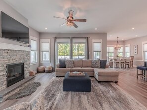 Smart TV, fireplace, streaming services