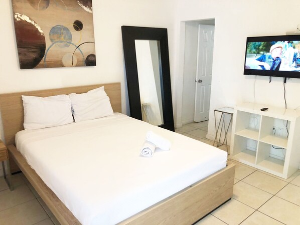 1 chambre, bureau, fer et planche à repasser, Wi-Fi