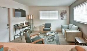 TV - ✨ One Bedroom Chic and Cool - Large (Full Kitchen) (Miami)