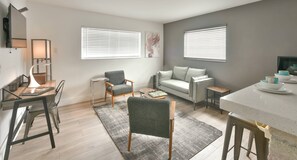 TV - ✨ One Bedroom Chic and Cool - Large (Full Kitchen) (Miami)