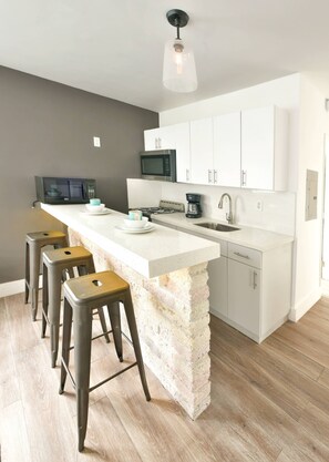 Fridge, microwave, stovetop, coffee/tea maker - ✨ One Bedroom Chic and Cool - Large (Full Kitchen) (Miami)