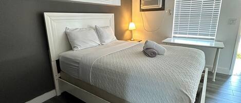 1 bedroom, desk, iron/ironing board, WiFi