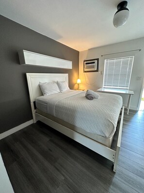 1 bedroom, desk, iron/ironing board, WiFi