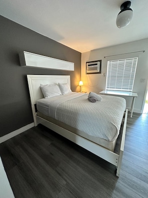 1 bedroom, desk, iron/ironing board, WiFi