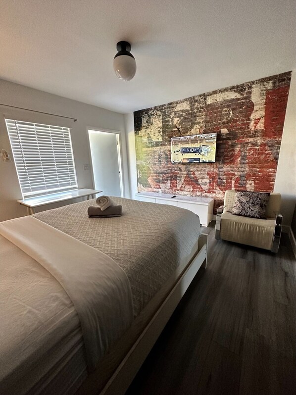 1 bedroom, desk, iron/ironing board, WiFi