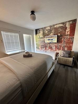 1 bedroom, desk, iron/ironing board, WiFi