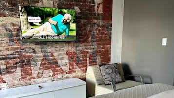 1 habitación, escritorio, tabla de planchar con plancha y wifi