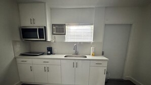 Coffee/tea maker, fridge, microwave, stovetop - ✨Lower Wyn. Beautiful, chick, swanky in Wynwood (Miami)