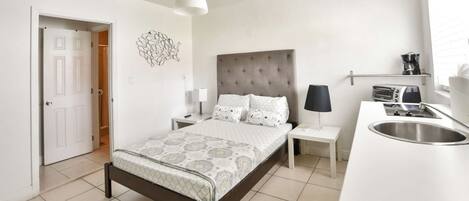 Skrivebord, strygejern/strygebræt, Wi-Fi, sengetøj