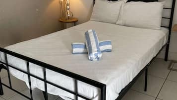 Desk, iron/ironing board, WiFi, bed sheets