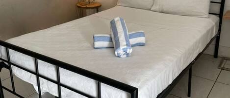 Desk, iron/ironing board, WiFi, bed sheets