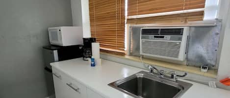 冰箱、微波炉、炉灶、茶具/咖啡用具