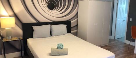 1 bedroom, desk, iron/ironing board, WiFi