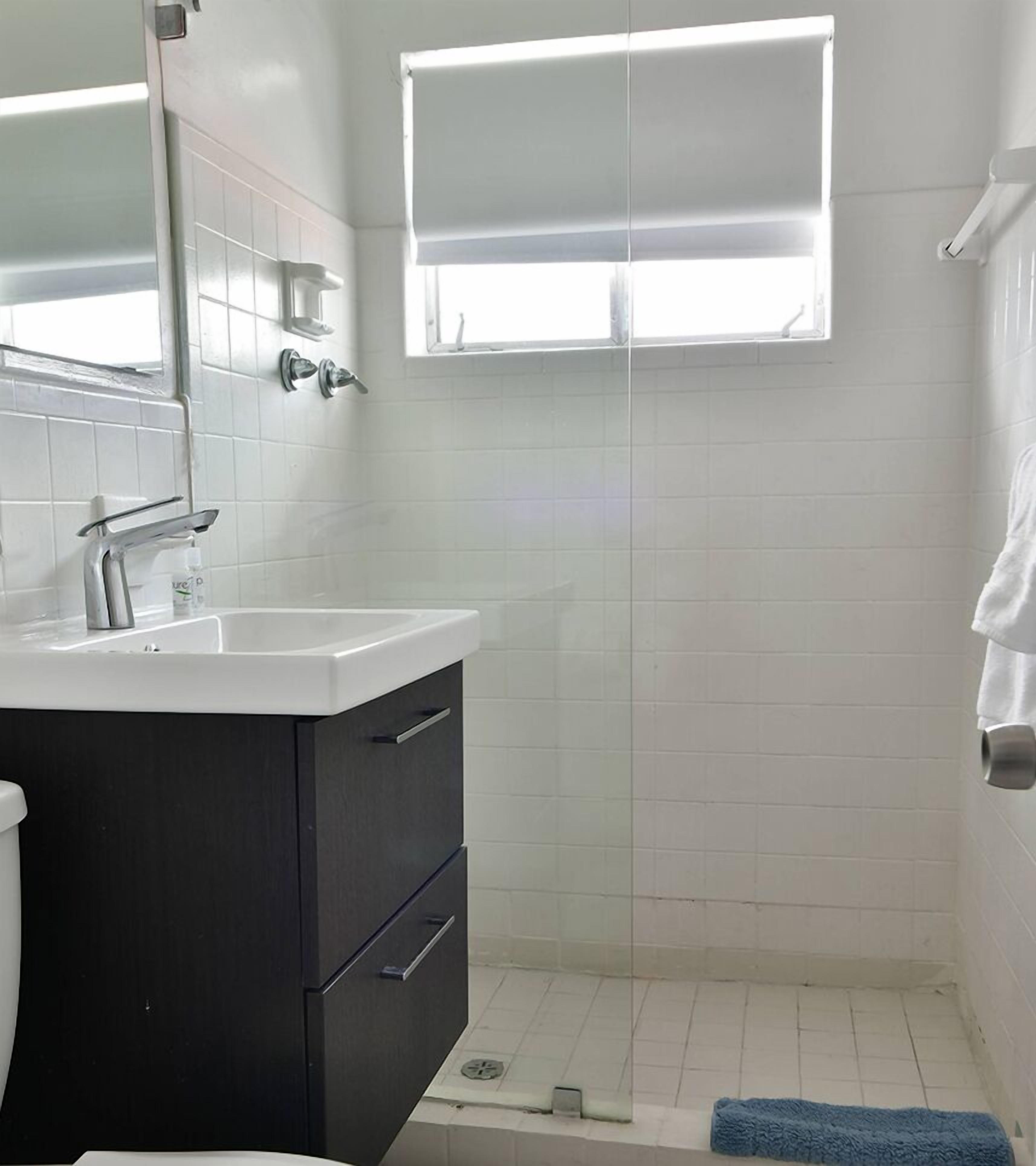 淋浴设施、吹风机、毛巾