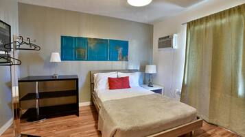 Desk, iron/ironing board, WiFi, bed sheets