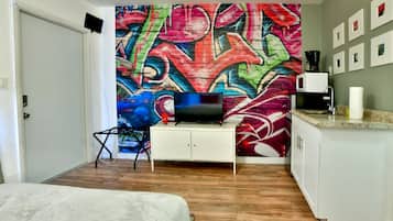 Desk, iron/ironing board, WiFi, bed sheets