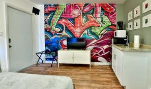 Desk, iron/ironing board, WiFi, bed sheets