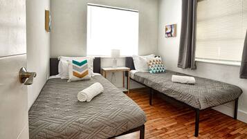 2 bedrooms, desk, iron/ironing board, WiFi