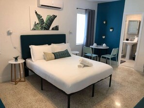 2 bedrooms, desk, iron/ironing board, WiFi