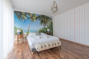 6 bedrooms, desk, iron/ironing board, free WiFi