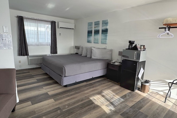 Rom – deluxe, 1 kingsize-seng, ikke-røyk, peis | Individuelt innredet, skrivebord for bærbar PC og wi-fi (inkludert)