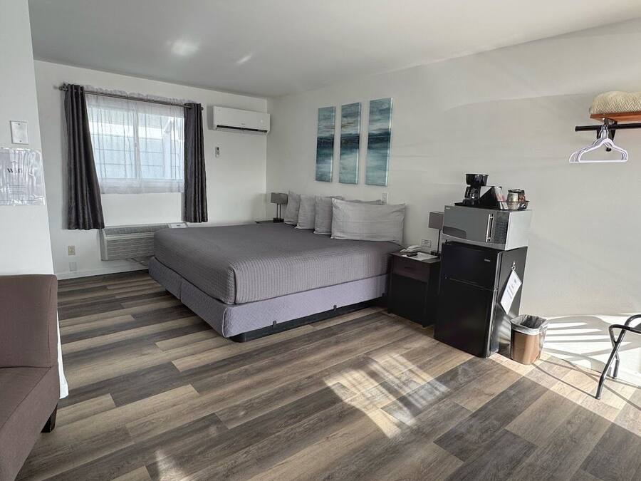 Deluxe Room, 1 King Bed, Non Smoking, Fireplace