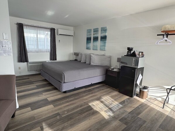 Habitación Deluxe, 1 cama King size, para no fumadores, chimenea | Muebles diferentes, espacio para trabajar con laptop y wifi gratis