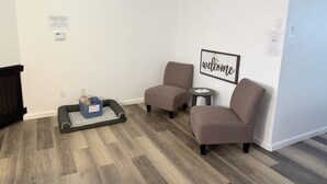 Deluxe Room, 1 King Bed, Non Smoking, Fireplace | Laptop workspace, WiFi (free), individually furnished, bed sheets - Waterway Inn (Indian River)