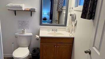 Deluxe Room, 1 Katil Raja (King), Non Smoking, Fireplace | Bilik Mandi | Pengering rambut, tuala disediakan, sabun, syampu