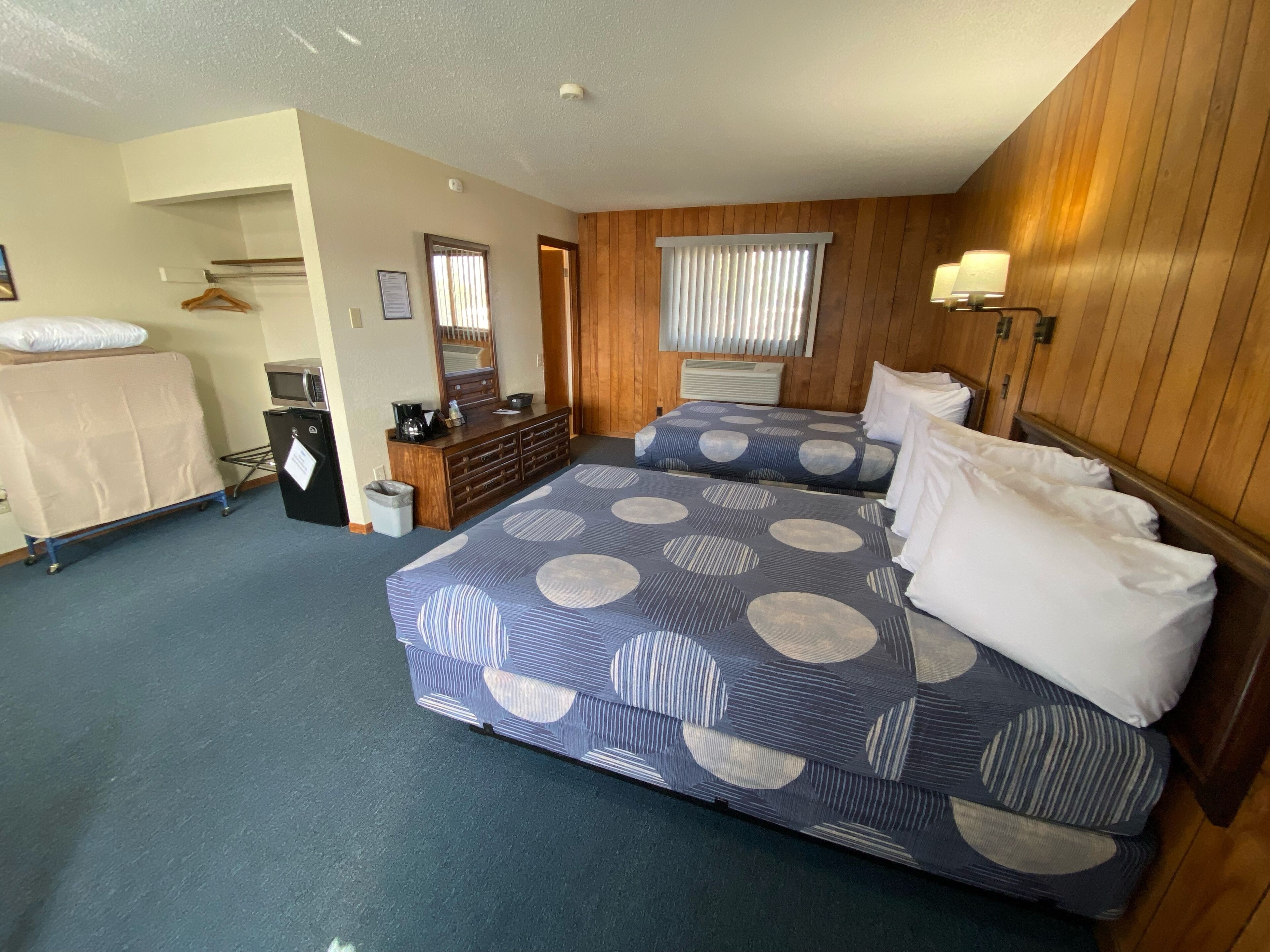 Standard Room, 2 Double Beds, Non Smoking, Fireplace | Individually furnished, laptop workspace, free WiFi, bed sheets