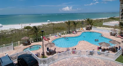 Condo on the beach! 2/2 with two pools, cafe and tiki bar! Sunset Vista Resort