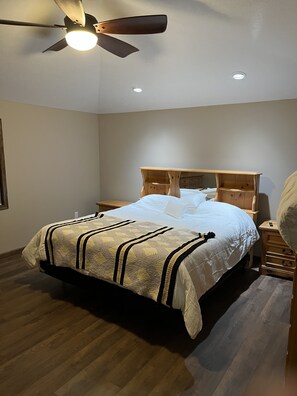 3 Schlafzimmer, Schreibtisch, kostenloses WLAN, Bettwäsche