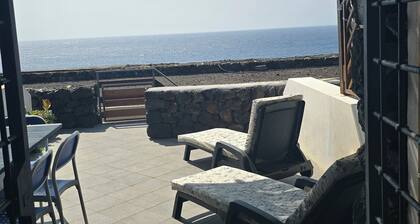 Dammuso on the sea with breathtaking sunset 70 mt from the sea - Sataria -