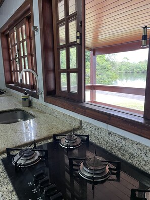 Interior - House in Angra dos Reis with 4 suites and sea view (Angra dos Reis)