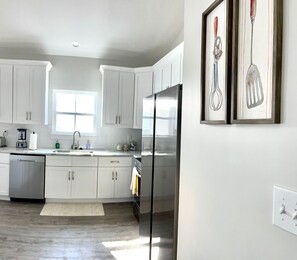 Fridge, microwave, oven, stovetop - Brand new home, 1 block from Beach (Gulfport)