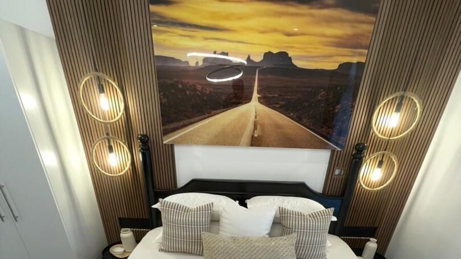 Deluxe Embassy Gardens