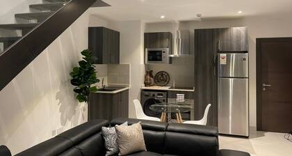 Deluxe Embassy Gardens