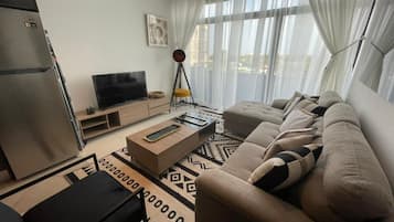 Executive Apartment, 2 Bedrooms, Pool View | Living area