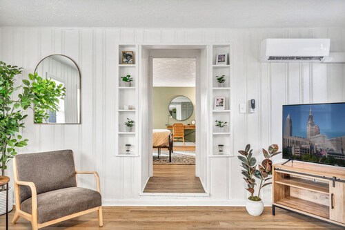 Fenced.Private Bungalow-CLE & BW.Dog Friendly!