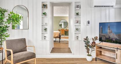 Fenced.Private Bungalow-CLE & BW.Dog Friendly!