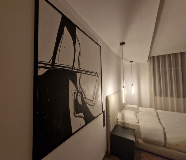 2 bedrooms, desk, iron/ironing board, WiFi