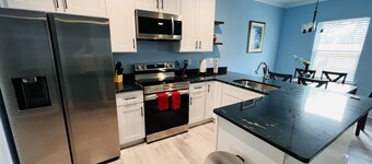 Charming Townhome, 5 min from Sandy Beaches !