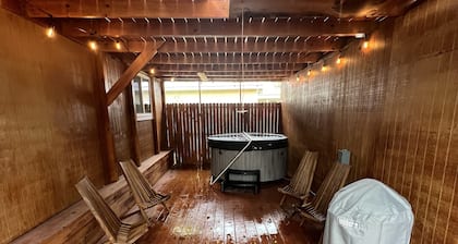 Brand New Cabin With Hot Tub