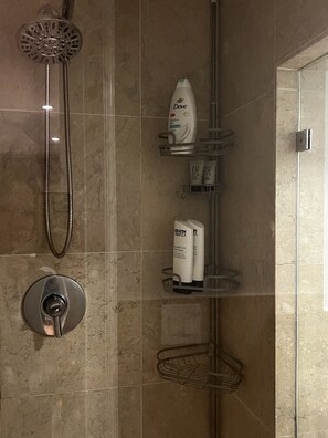 Dusche, Haartrockner, Bidet, Handtücher