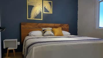 2 slaapkamers, een bureau, een strijkplank/strijkijzer, gratis wifi